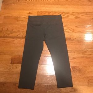 NeW Fabletics women’s Small crop leggings gray
